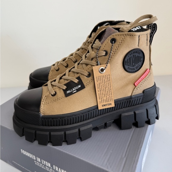 Womens Palladium Revolt Hi TX Platform Boot / Star White / 97242-116-M / Size 10 - Picture 2 of 7